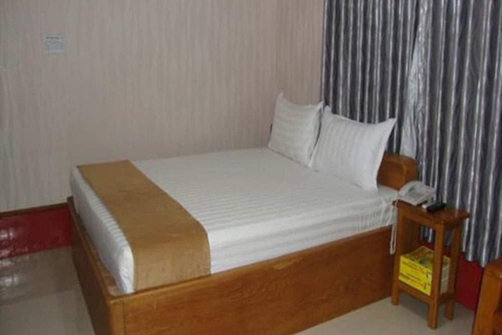 Room 13 of 26