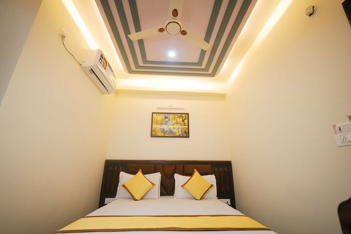 Room 10 of 30