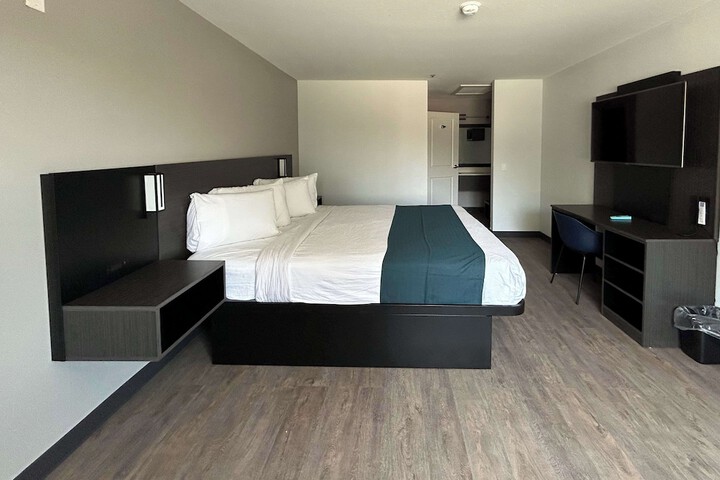 Room 8 of 15