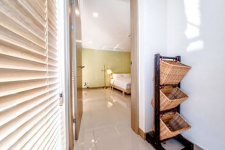 Room 6 of 15