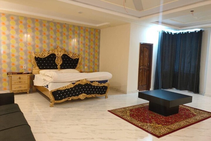 Room 14 of 18