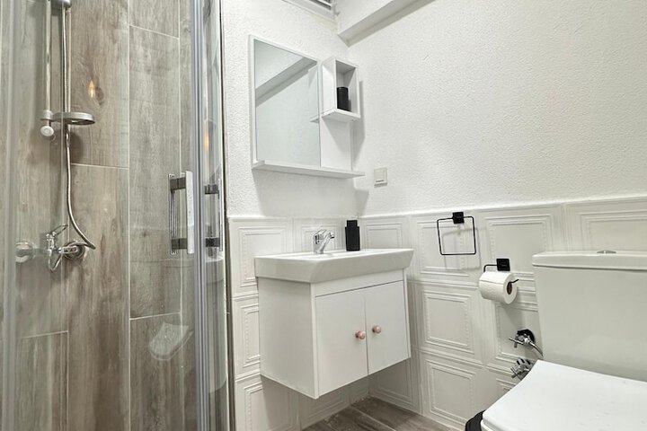 Room 15 of 27