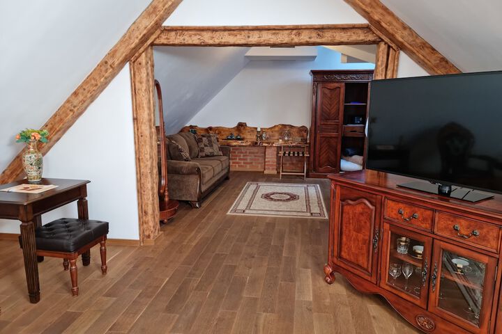Room 8 of 50