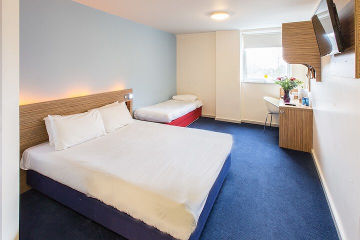 Room 9 of 34