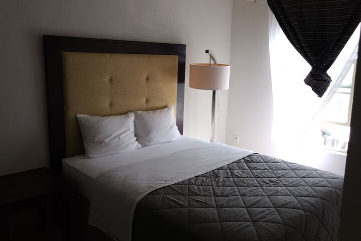 Room 9 of 36