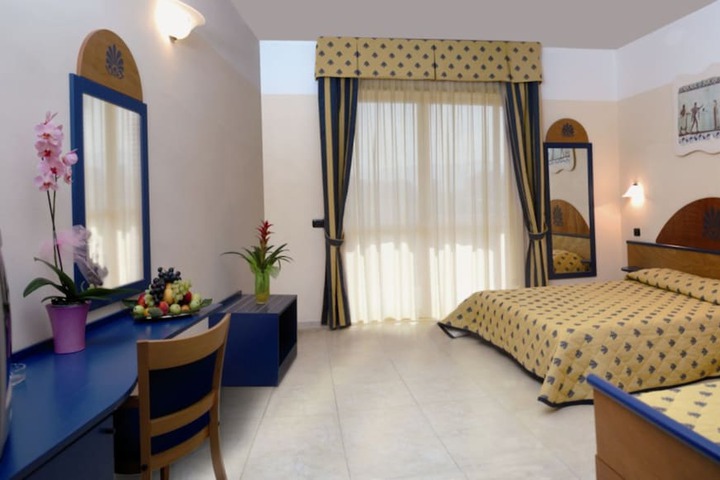 Room 3 of 27