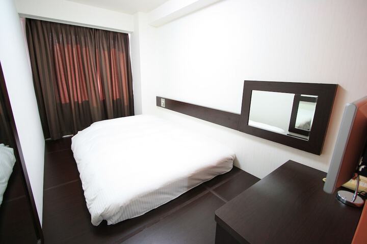 Room 13 of 36