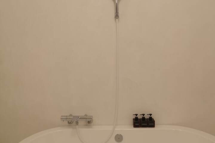 Room 11 of 33