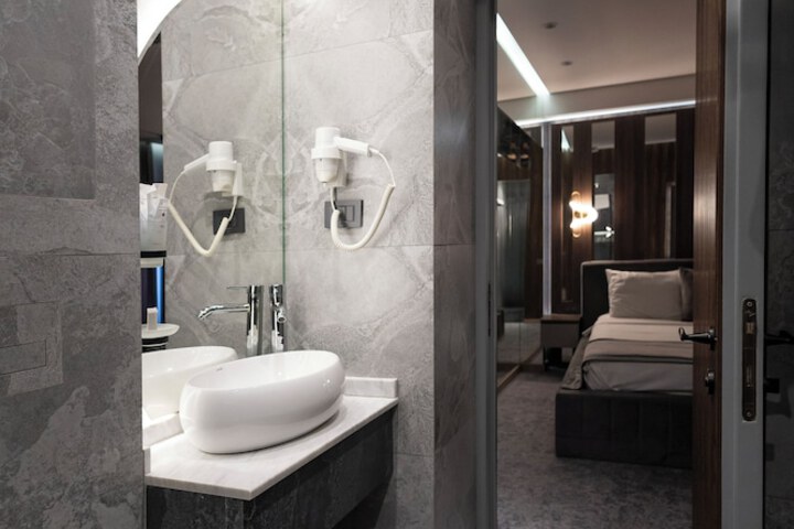 Room 20 of 33