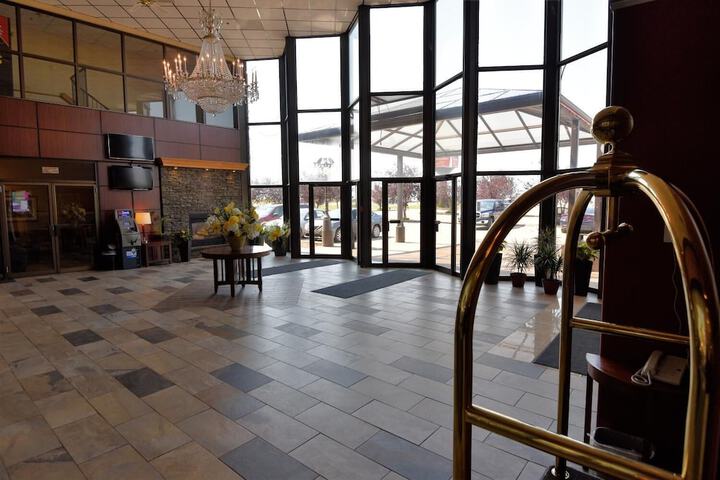 Entrance & Lobby
