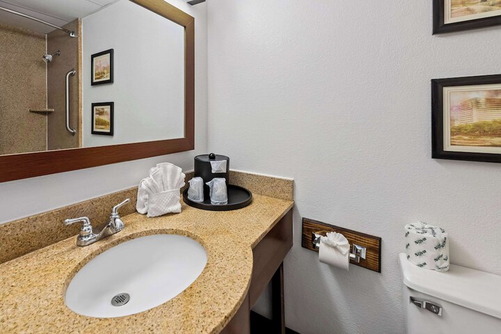 2 Queen Beds Accessible (10 of 10)