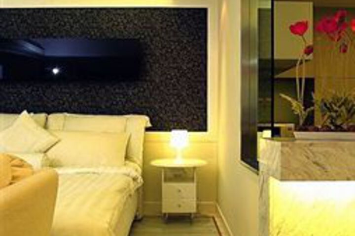 Room 10 of 19