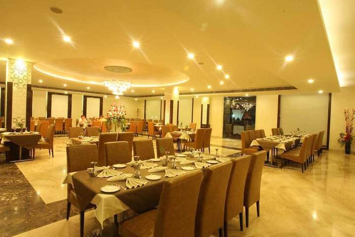 Dining 16 of 31