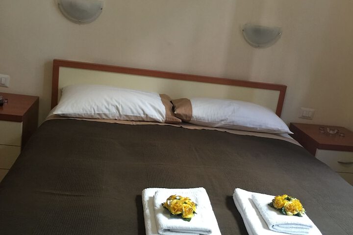 Room 8 of 25