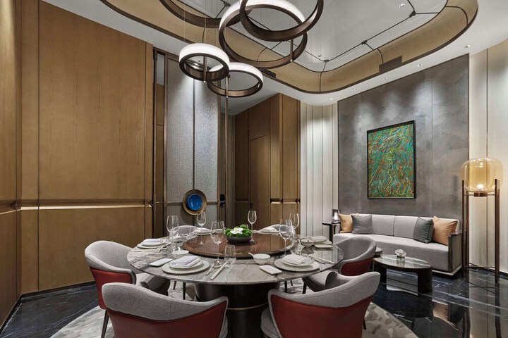 Dining 62 of 90