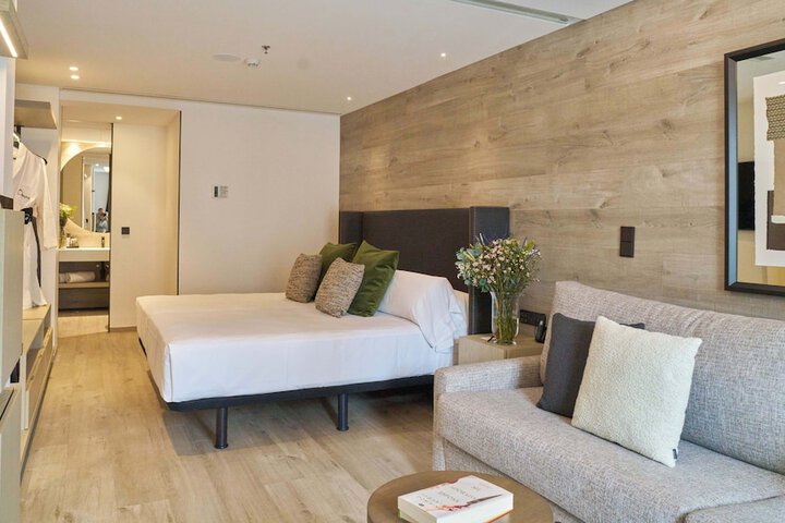 Room 53 of 117