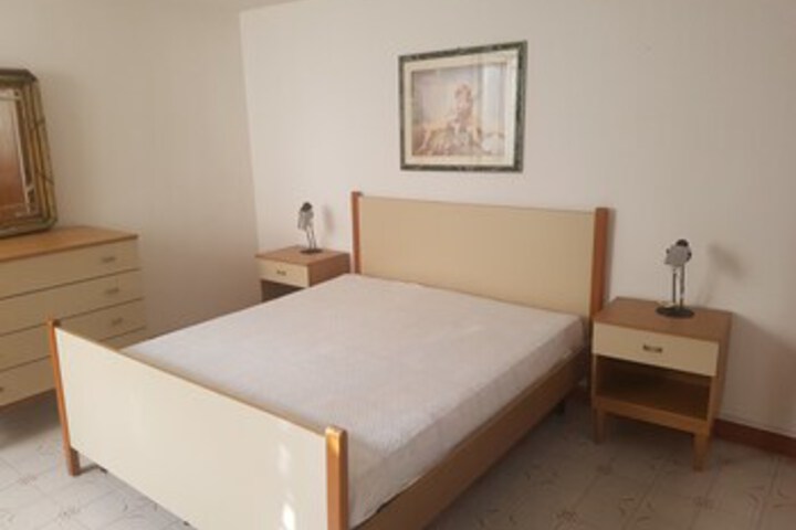 Room 28 of 32
