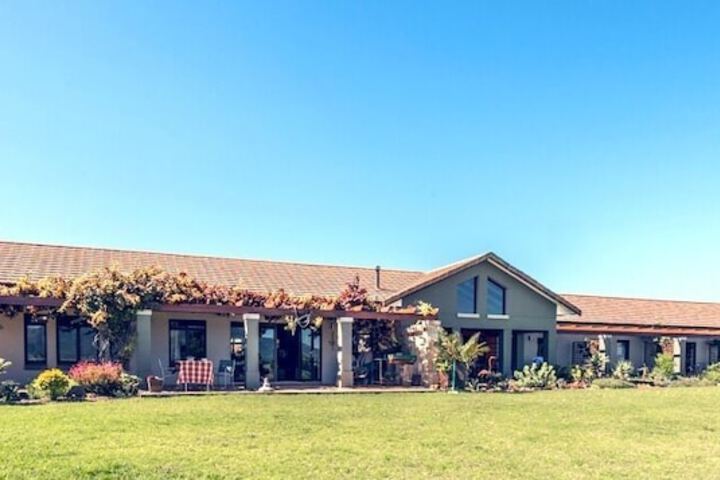 Hotel Exterior 3 of 19