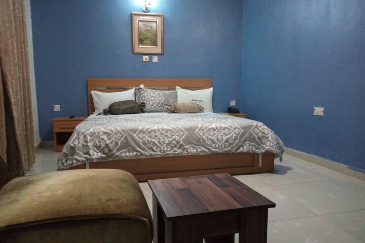 Room 7 of 28