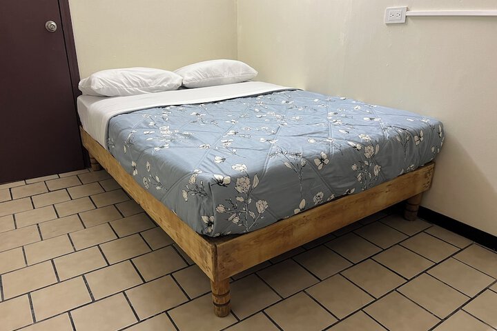 Room 6 of 8