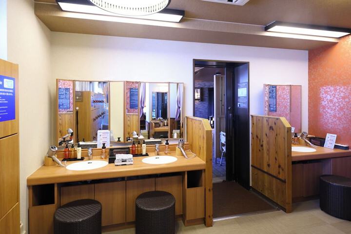 Room 38 of 65