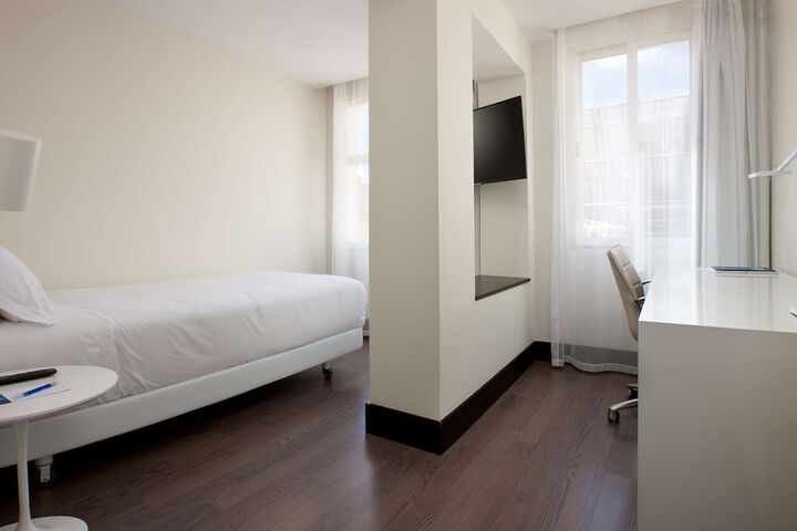 Room 9 of 44