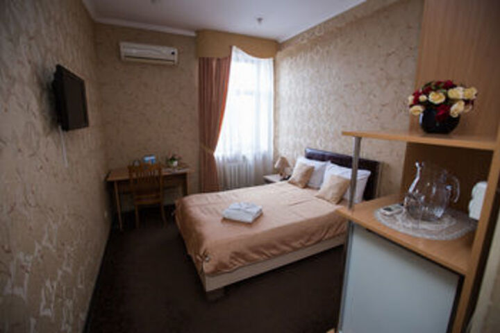 Room 15 of 38