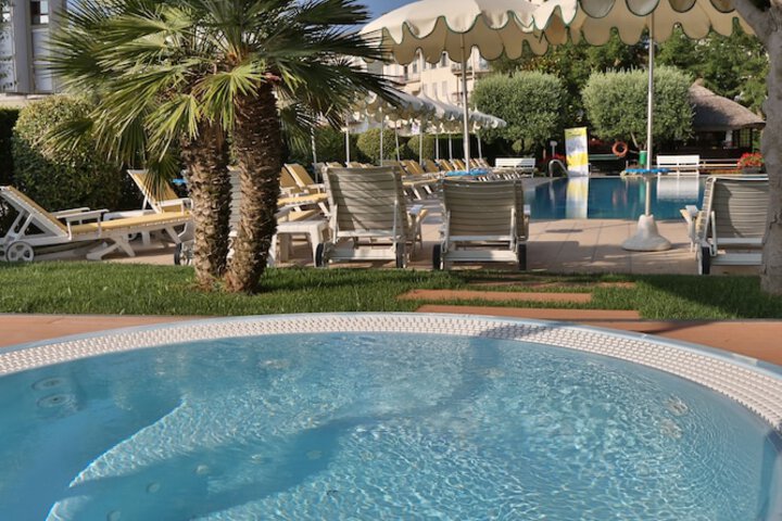 Hotel Pool