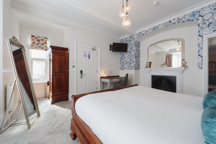Room 12 of 97