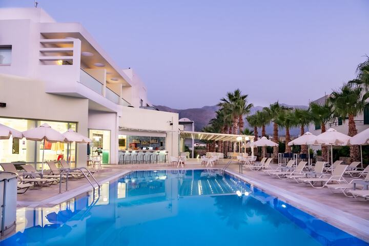 Hotel Pool