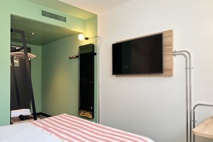 Room 4 of 24