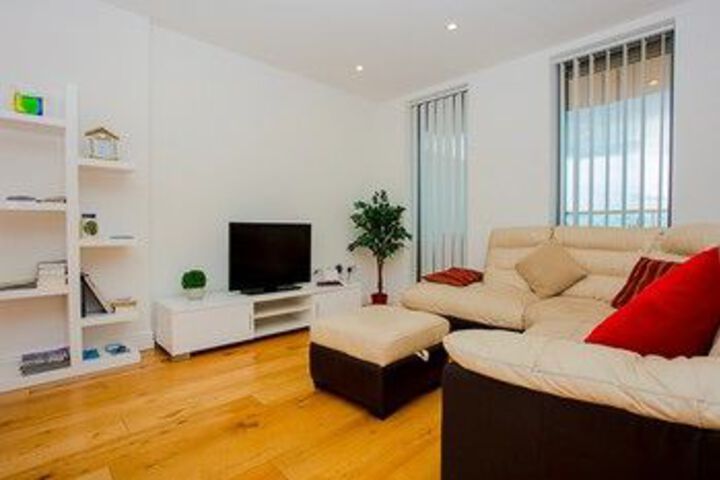 Beautiful 3 Bed Penthouse with Gym