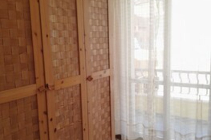 Room 8 of 11
