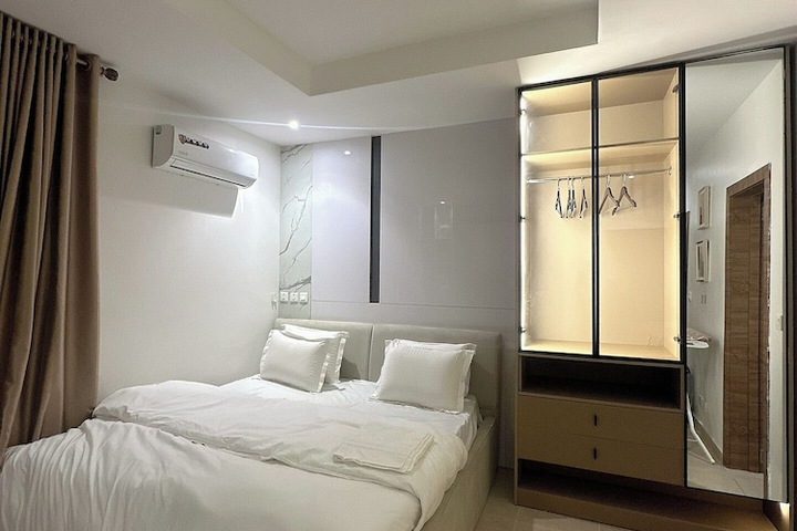Room 7 of 27