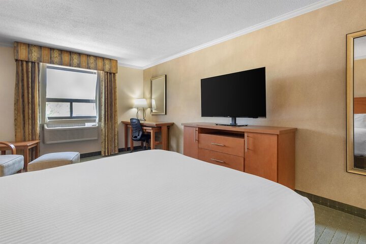Room 65 of 128