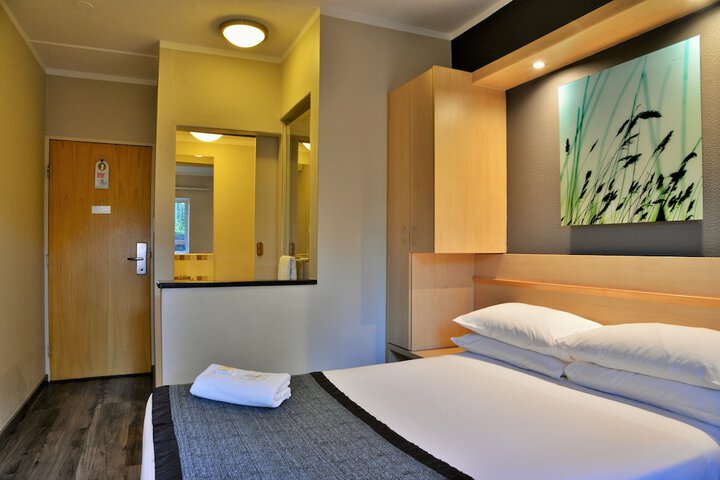Room 6 of 21