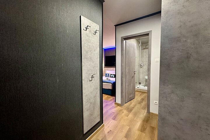 Room 80 of 194