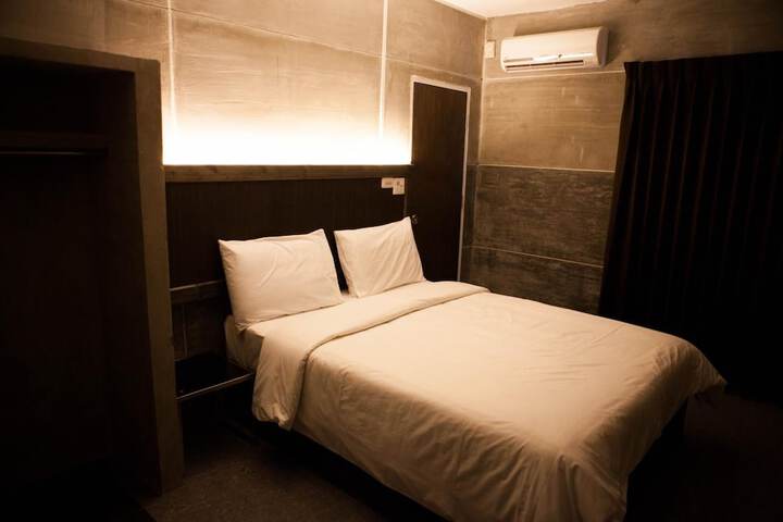 Room 17 of 48