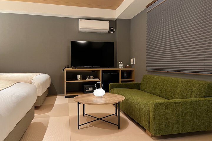 Room 33 of 74