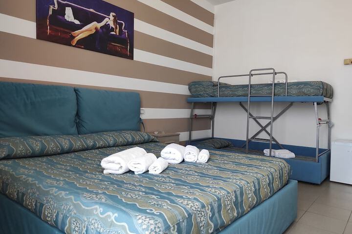Room 12 of 34