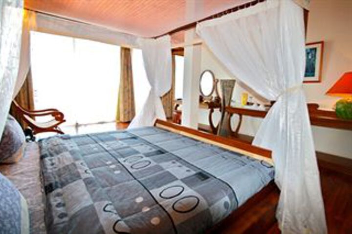 Room 4 of 13