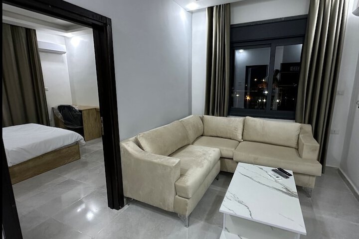 Room 10 of 39