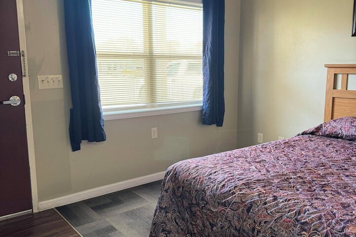 1 Queen Bed (7 of 14)