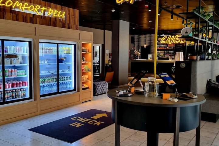 Entrance & Lobby