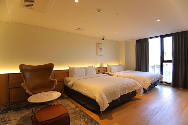 Room 26 of 190