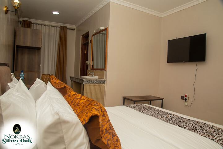 Room 5 of 12