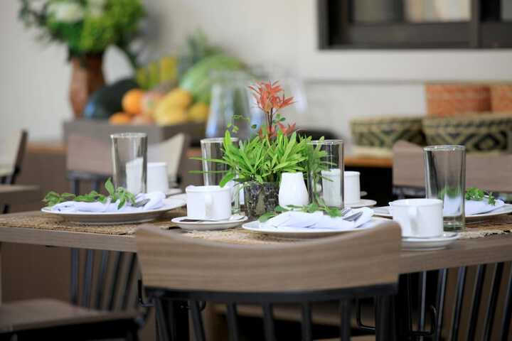 Dining 40 of 56