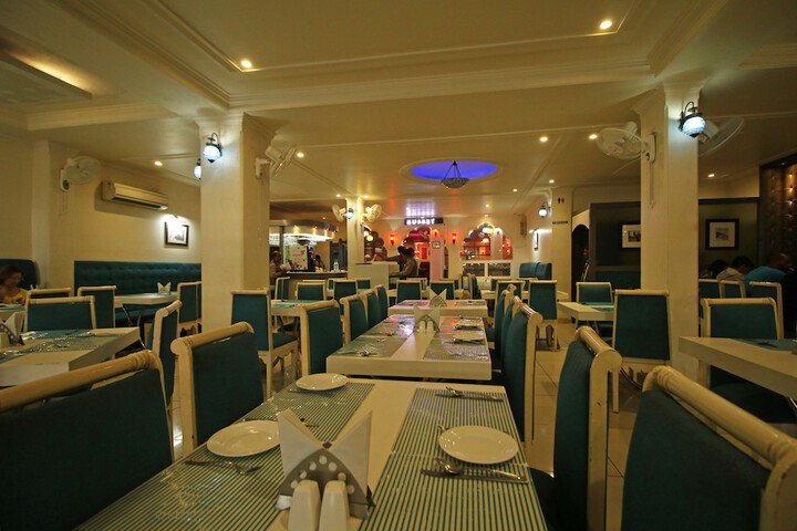 Dining 16 of 21