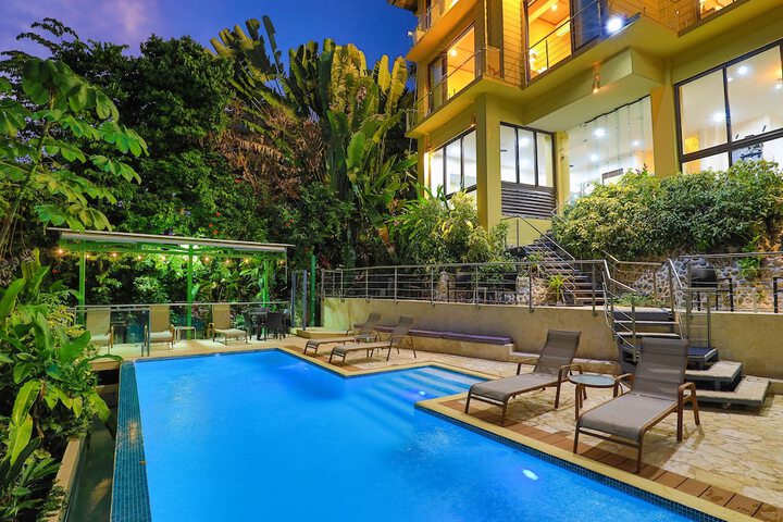 Pool 128 of 206