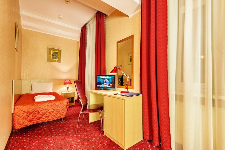 Room 7 of 79